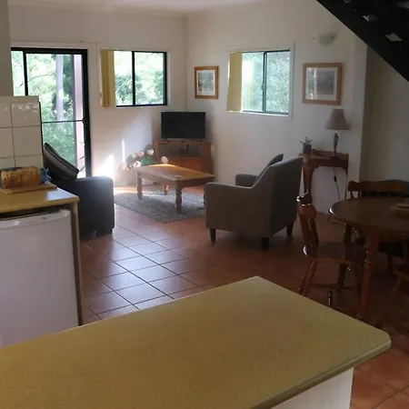 Lake View Chalet: Scenic Retreat Near Australia Zoo and Beaches Landsborough Exterior photo