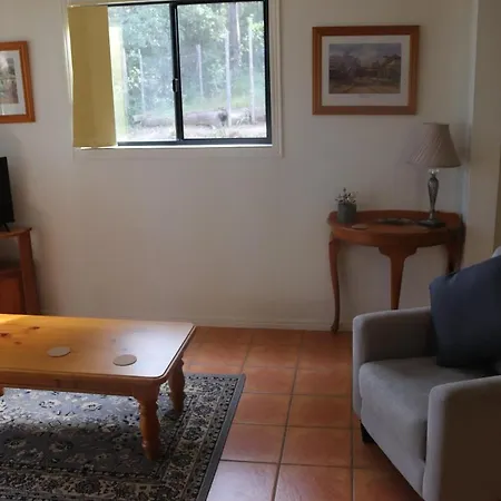 Lake View Chalet: Scenic Retreat Near Australia Zoo and Beaches Landsborough Exterior photo
